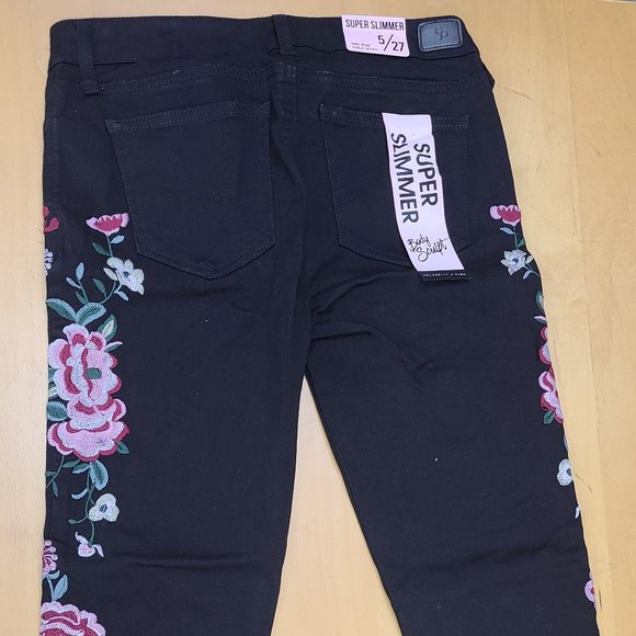Juniors - Celebrity Pink Mid-Rise Super Slimmer Ankle Jeans - Picture 7 of 10